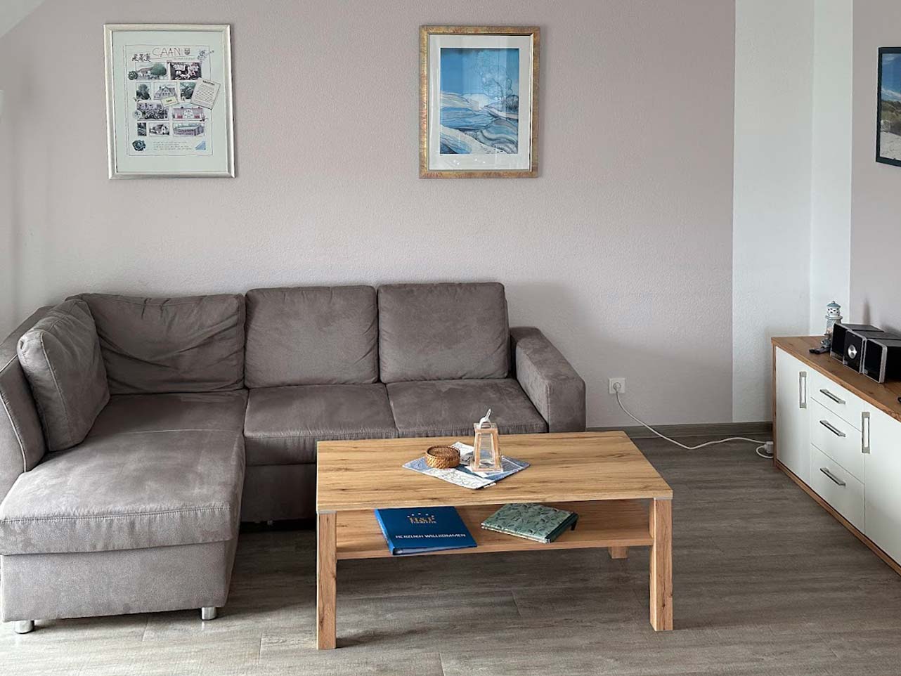 Ferienwohnung in Burhave Wohnzimmer der Ferienwohnung an der Nordsee: Reetdachhaus Burhave